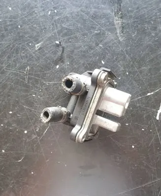Mercedes-Benz E W210 Fuel filter heater A6110700179