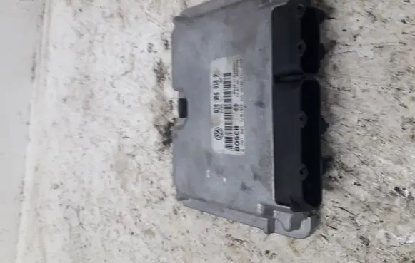 Volkswagen PASSAT B5 Engine control unit/module 038906018