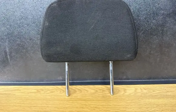 Opel Astra H Rear seat headrest 