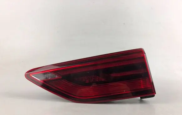 Volkswagen Golf VIII Tailgate rear/tail lights 5H0945094D