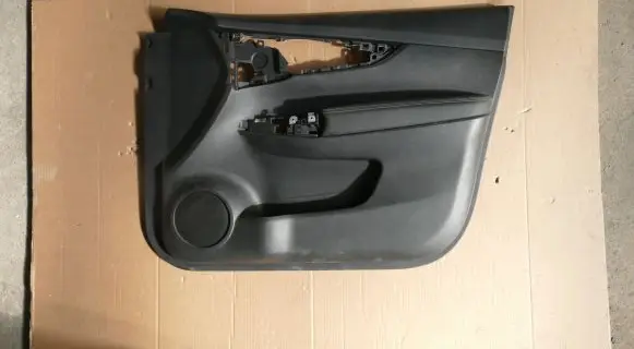 Nissan X-Trail T32 Front door card panel trim 809005HK0A