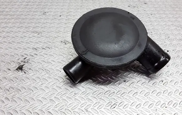 Volkswagen PASSAT B5 Breather/breather pipe/hose 028129101D