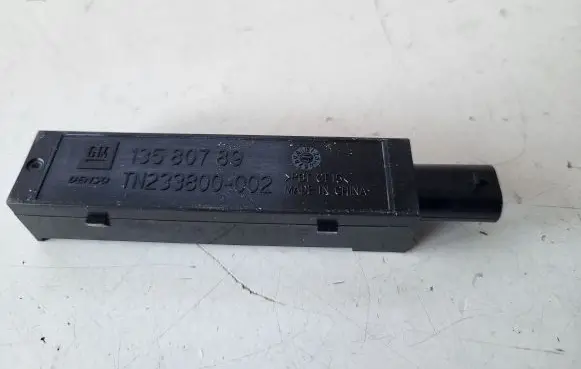 Opel Insignia B Keyless system antenna 13580789