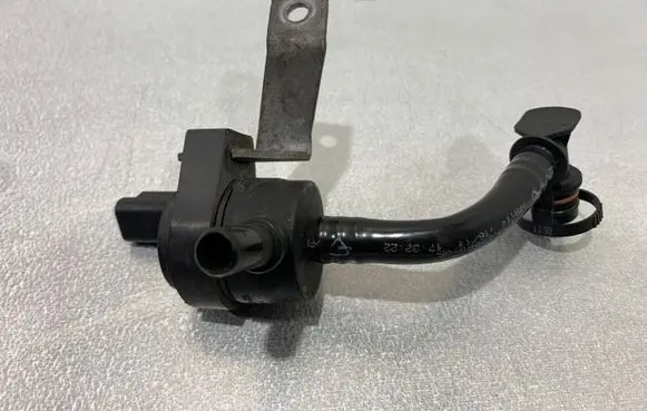 Mini Cooper Countryman R60 Vacuum valve V75419618003