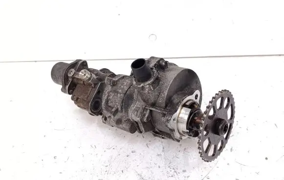BMW X5M E70 Fuel injection high pressure pump 7613933 761393304