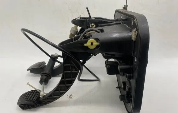 Iveco Daily 5th gen Brake pedal 258DA100