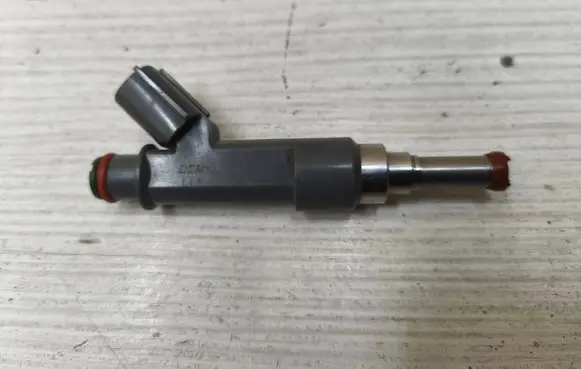 Toyota C-HR I Fuel injector 232500T110