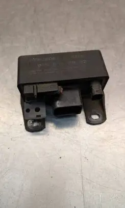 Mercedes-Benz C W203 Glow plug pre-heat relay 0255452832 303083U