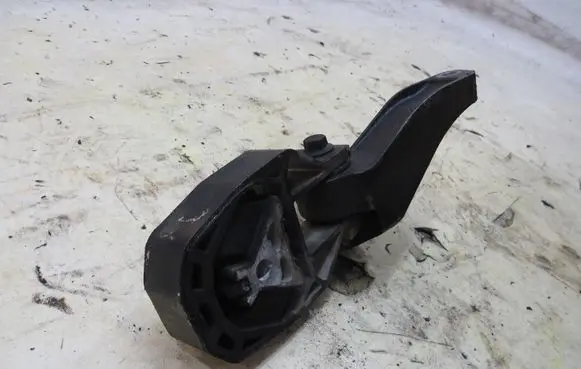 Ford Kuga II Engine mount vacuum valve AV61-6P082-AC