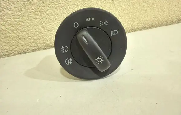 Skoda Octavia Mk2 (1Z) Light switch 1Z0941431
