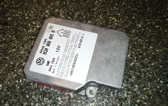 Volkswagen PASSAT B5 Airbag control unit/module 6Q0909605B