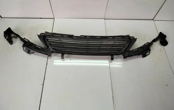 Peugeot 308 Front bumper upper radiator grill AA36127079
