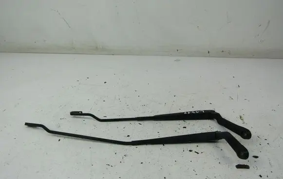 Skoda Octavia Mk2 (1Z) Front wiper blade arm 