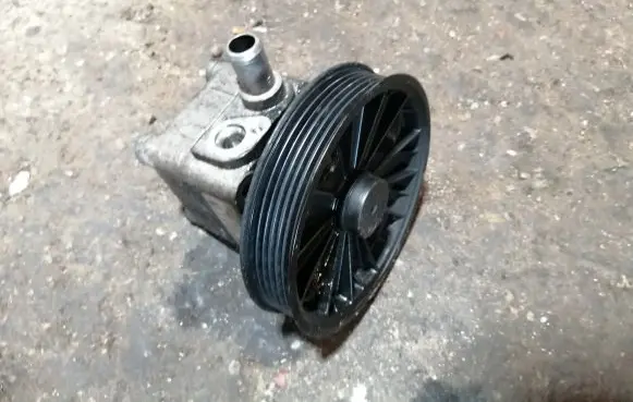 Volvo XC90 Power steering pump 7617955 30665100