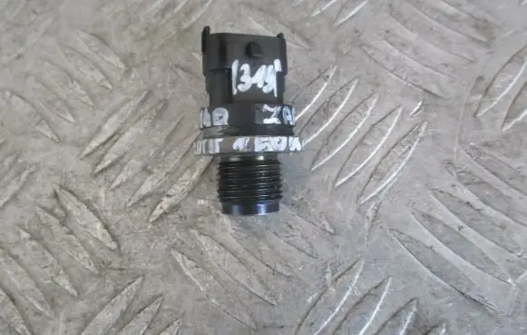 Opel Zafira B Fuel pressure sensor 