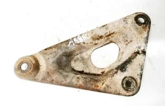 Opel Zafira A Engine mounting bracket