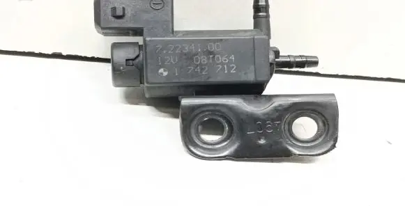 BMW 1 E82 E88 Turbo solenoid valve 722341