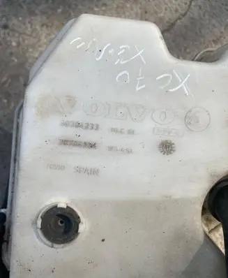 Volvo XC70 Windshield washer fluid reservoir/tank 30784234 30784233