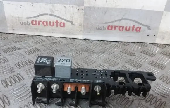 Audi A6 S6 C5 4B Fuse module 8L0941822A