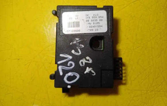 Audi A3 S3 8P Steering angle sensor 1K0959654