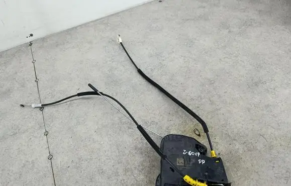 Opel Astra K Front door lock 