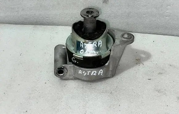 Opel Astra G Engine mount bracket