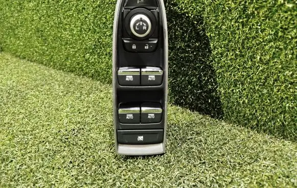 Subaru Outback (BT) Electric window control switch 83071AN030