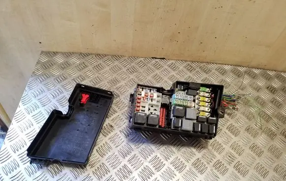 Ford Kuga I Fuse module 9M5T14A067CA 3M5T14A076AH