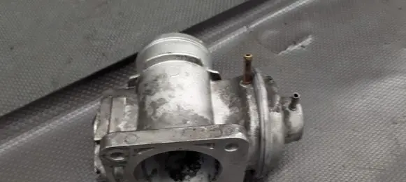 BMW 5 E39 EGR valve 2247177