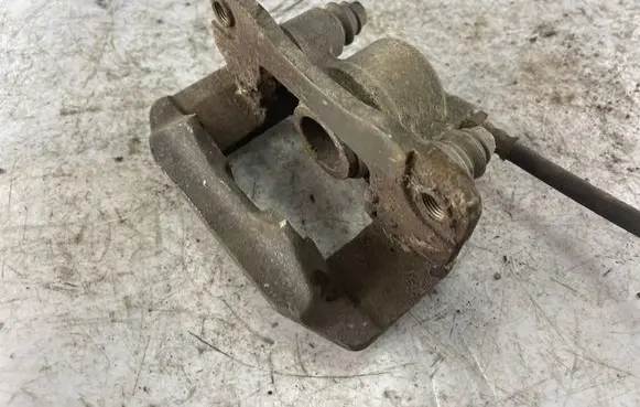 Mitsubishi Pajero Sport I Rear brake caliper