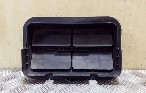 Subaru Outback Quarter panel pressure vent 72651AG000 72653AG000