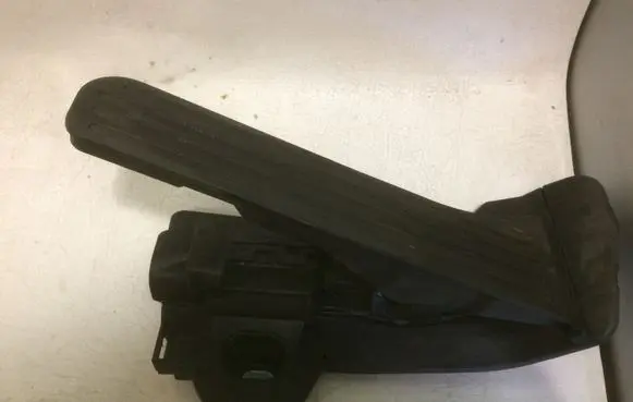 Volkswagen PASSAT B7 Accelerator throttle pedal 6PV010536001K2721503T