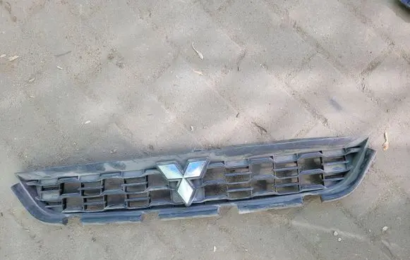 Mitsubishi ASX Front bumper upper radiator grill 6402A318