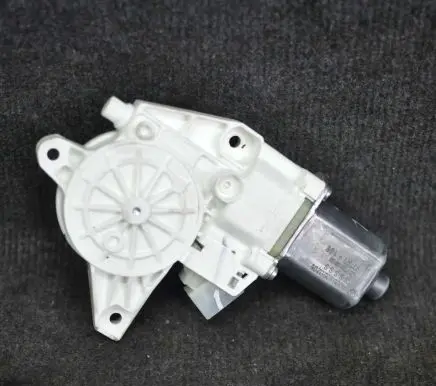 Mercedes-Benz GL X166 Front door window regulator motor A1669060201
