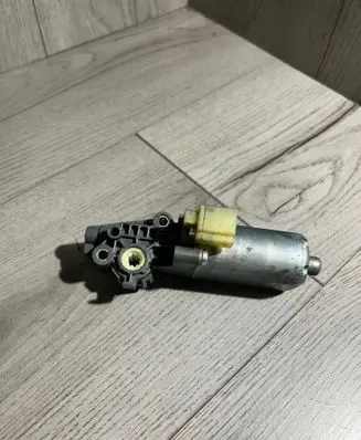 BMW 7 E65 E66 Seat adjustment motor 0390201995