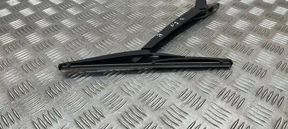 Nissan Juke I F15 Rear wiper blade arm 