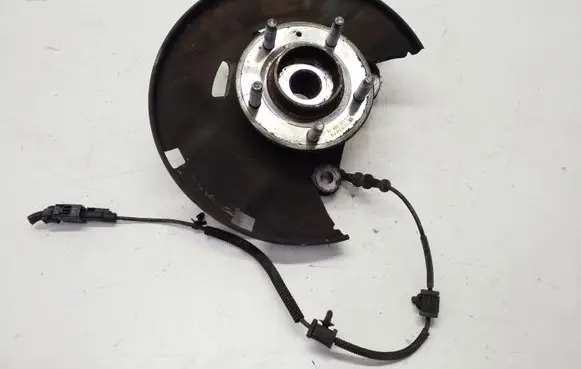 Opel Astra J Front wheel hub 13583479