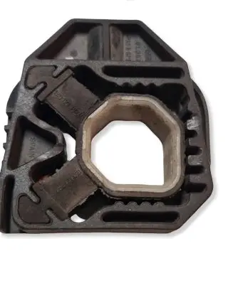 Skoda Superb B6 (3T) Radiator mount bracket 013676 PA66GF30