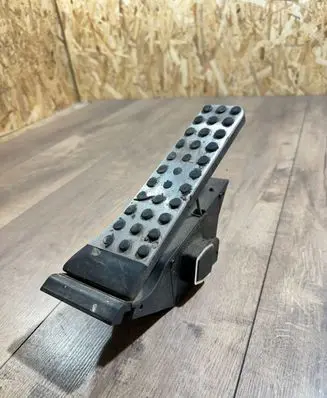 Mercedes-Benz C W204 Accelerator throttle pedal A2043000204