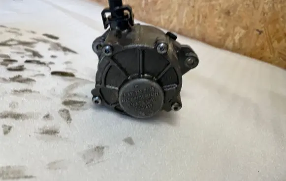 Mercedes-Benz E W212 Vacuum pump A6512300165