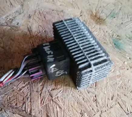 Opel Zafira B Glow plug pre-heat relay 55354141 51299018A