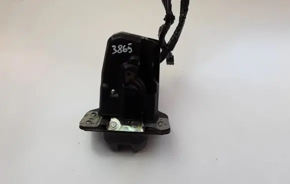 Loading door lock