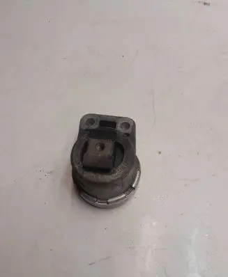 Ford Mondeo MK IV Engine mount bracket