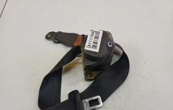Toyota Yaris Rear seatbelt 1H4857805