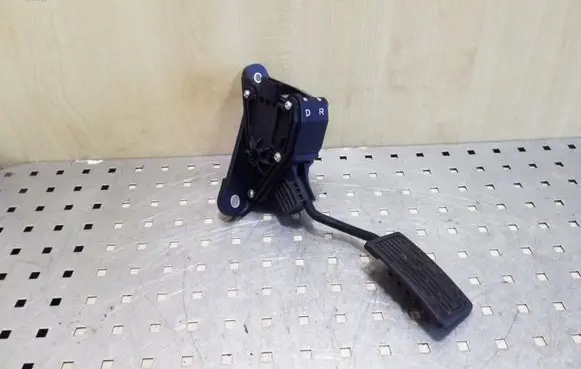 Honda CR-V Accelerator throttle pedal JM14B