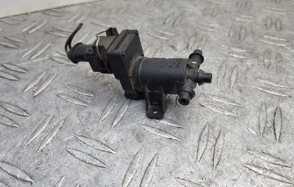 Mercedes-Benz E W210 Turbo solenoid valve A2028000178