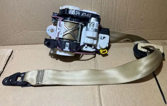 Audi A8 S8 D4 4H Front seatbelt
