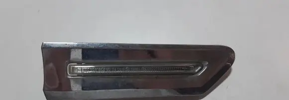 Front fender indicator light