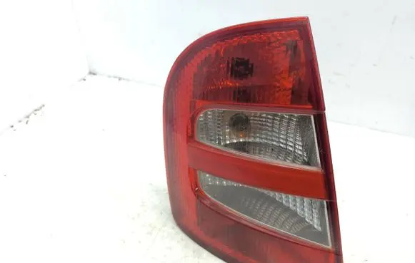 Skoda Fabia Mk1 (6Y) Rear/tail lights 6Y6945095B 6Y6945111B