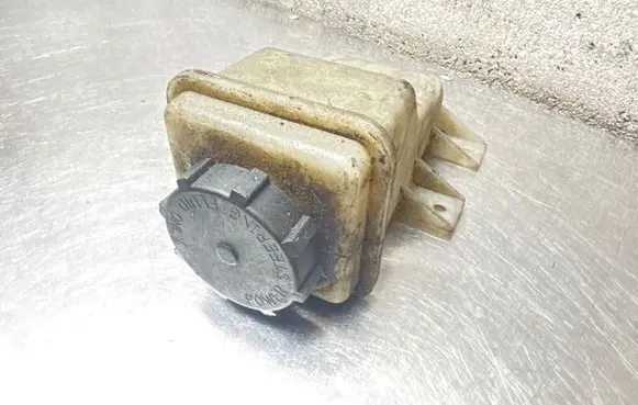 Opel Vectra B Power steering fluid tank/reservoir 90575635